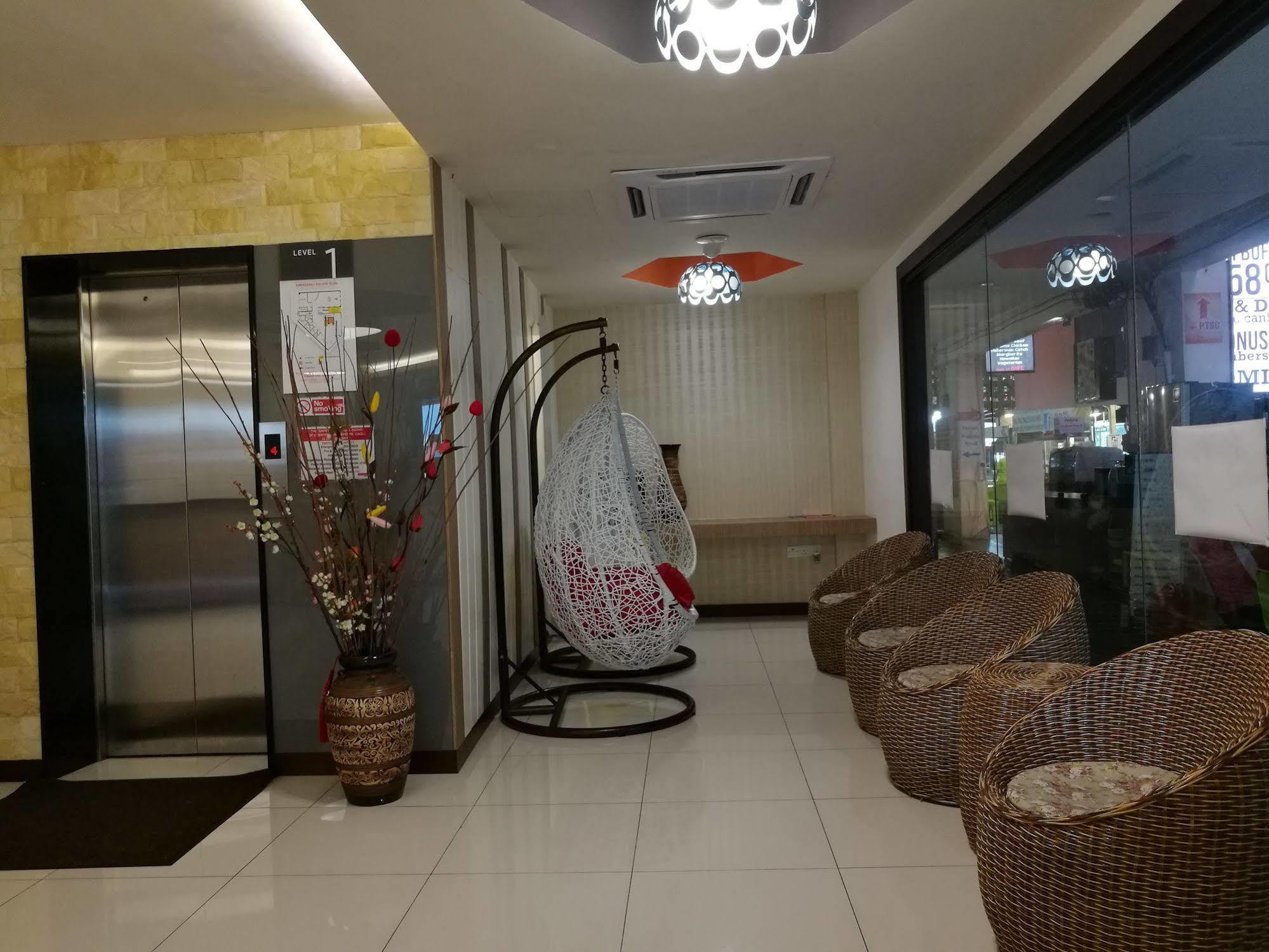 Memoire Hornbill Hotel Kuching Bagian luar foto