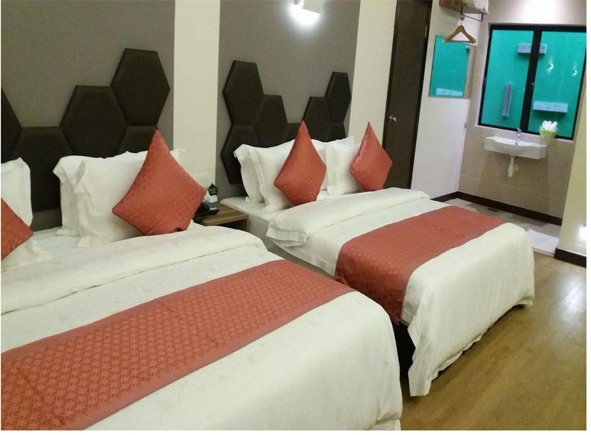 Memoire Hornbill Hotel Kuching Bagian luar foto