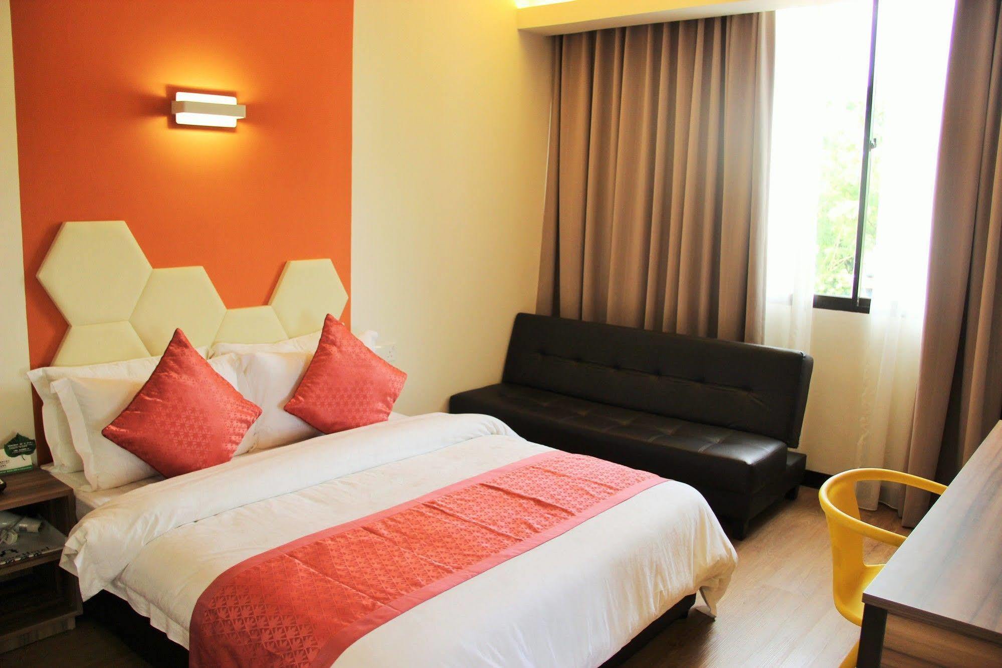 Memoire Hornbill Hotel Kuching Bagian luar foto